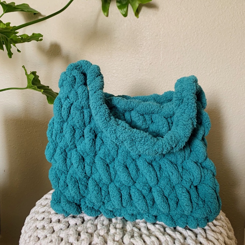 CROCHET CHUNKY SHOULDER BAG